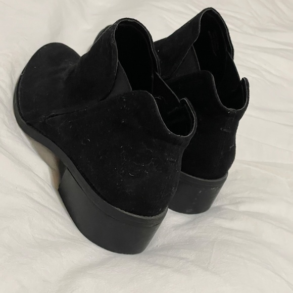 Steve Madden Black Faux Suede Booties Size 38 - Picture 3 of 5